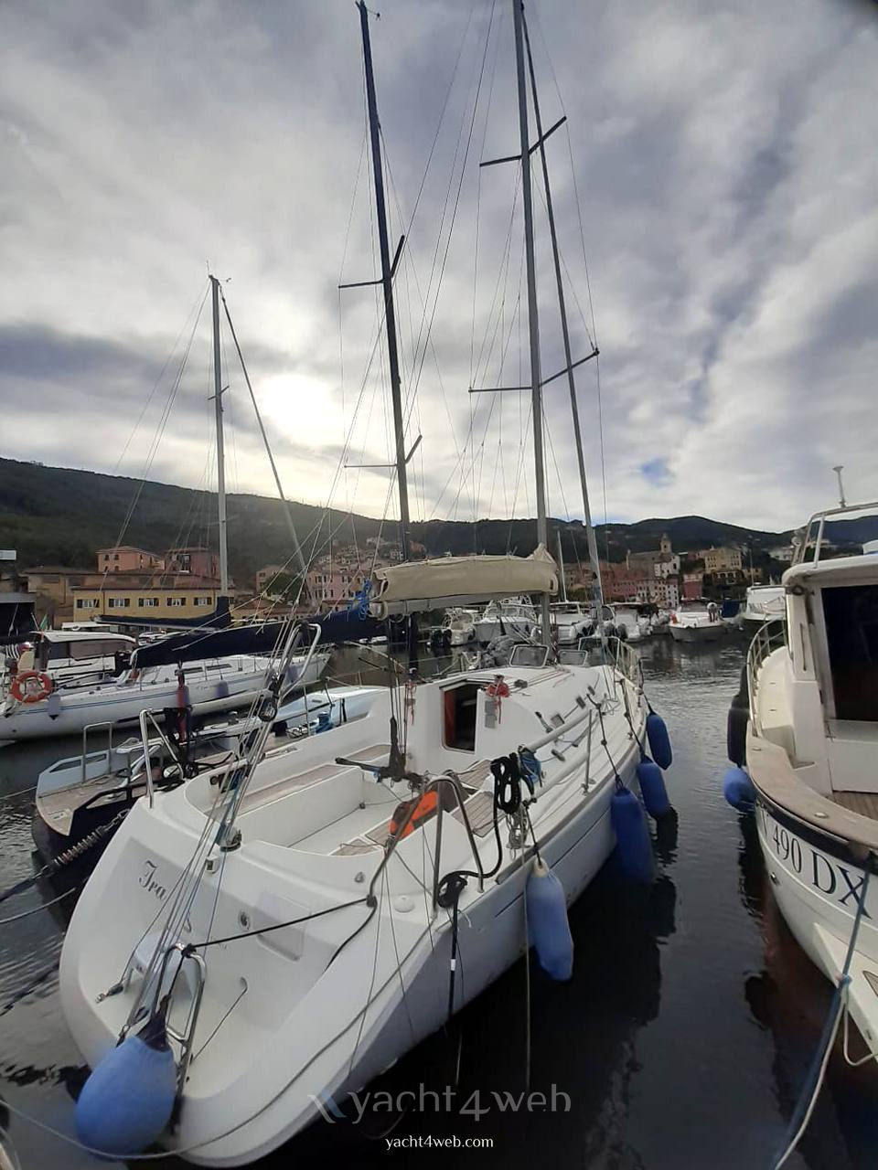 Beneteau First 31.7 Sailing boat used for sale