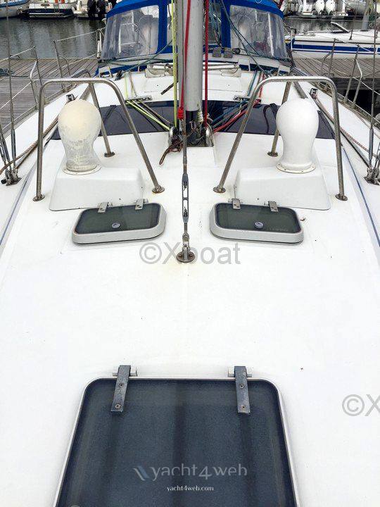 Beneteau OCEANIS 390 Парусная лодка