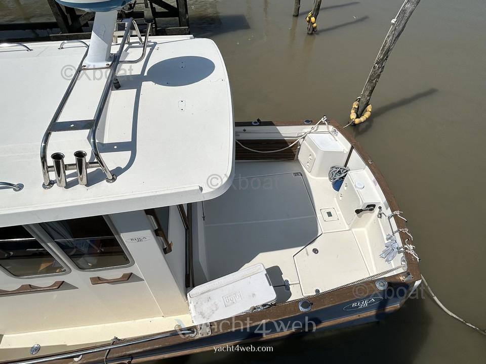 Rhea 28 timonier barca a motore