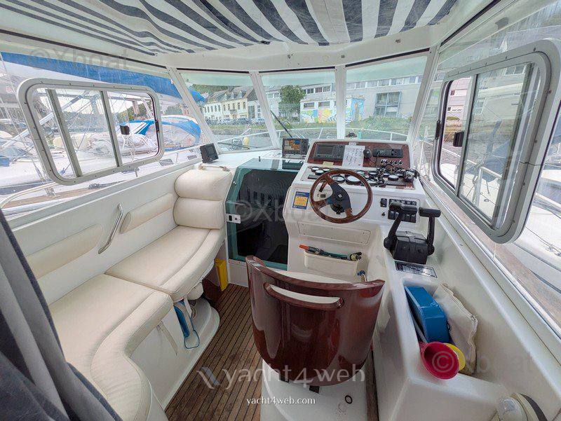 Beneteau Ombrine 960 timonier bateau à moteur