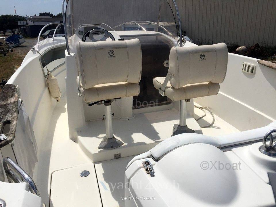 Quicksilver 720 commander motor boat