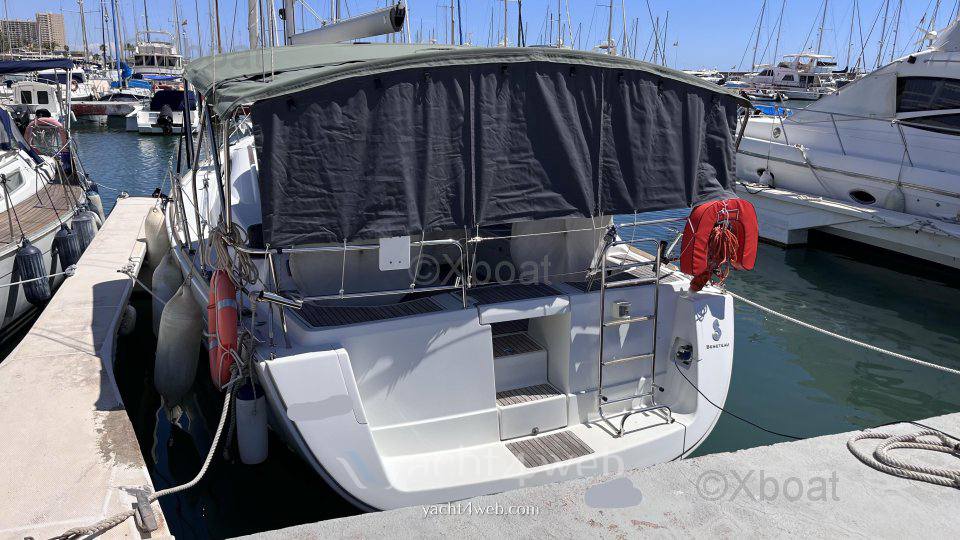 Beneteau Oceanis 40 Sail cruiser