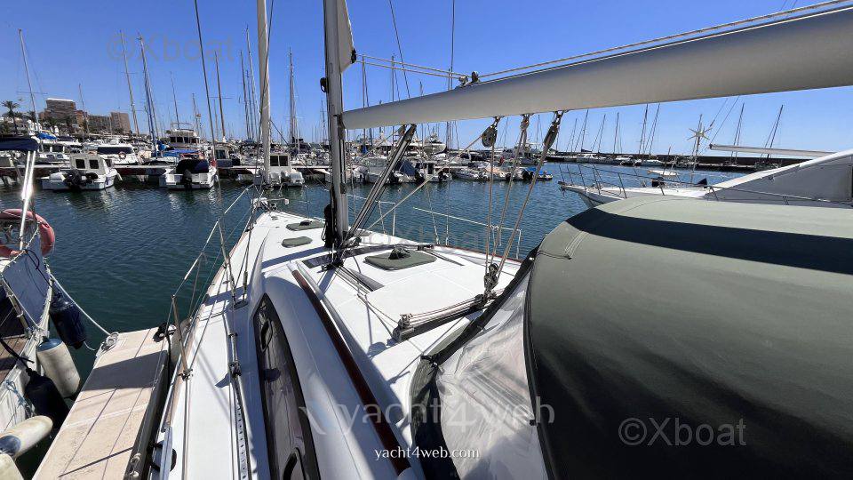 Beneteau Oceanis 40 Sail cruiser