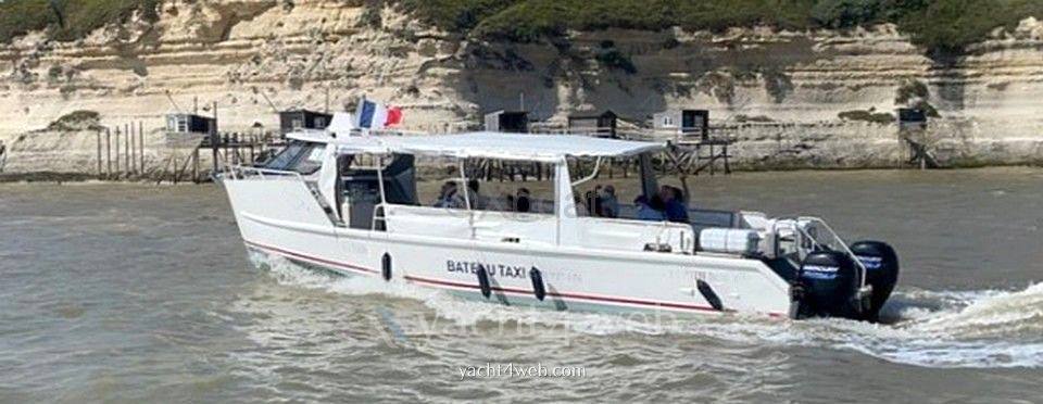 Navalu Bateau promenade taxi nuc Yacht à moteur