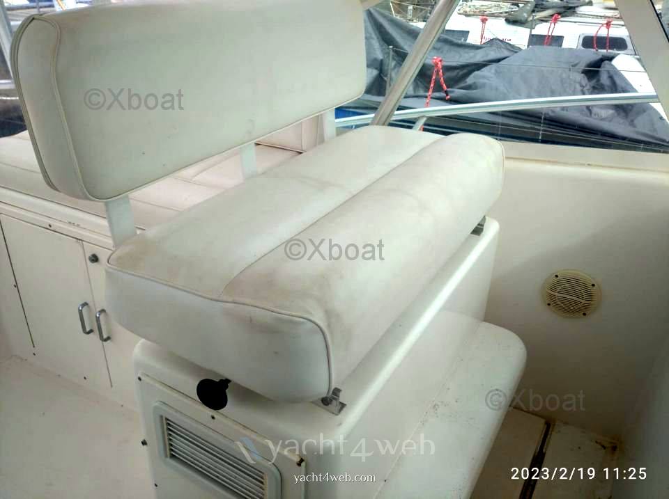 Cabo 32 express Motor boat used for sale