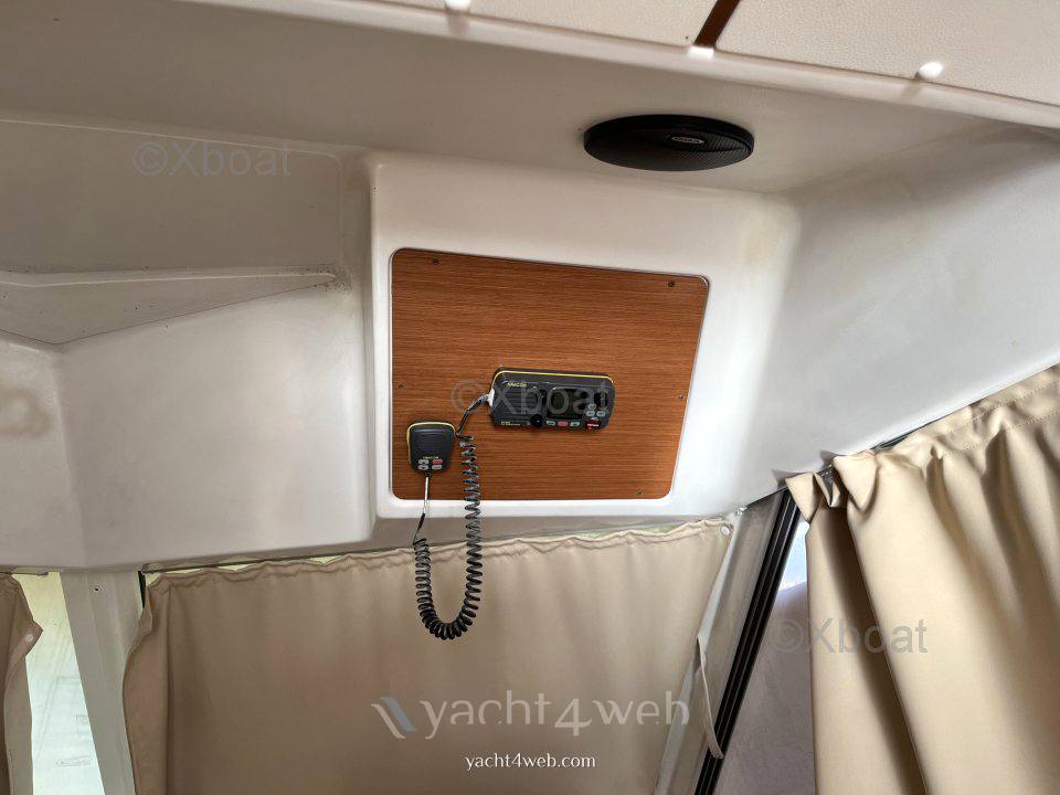 Beneteau Antares 1080 fly motor boat