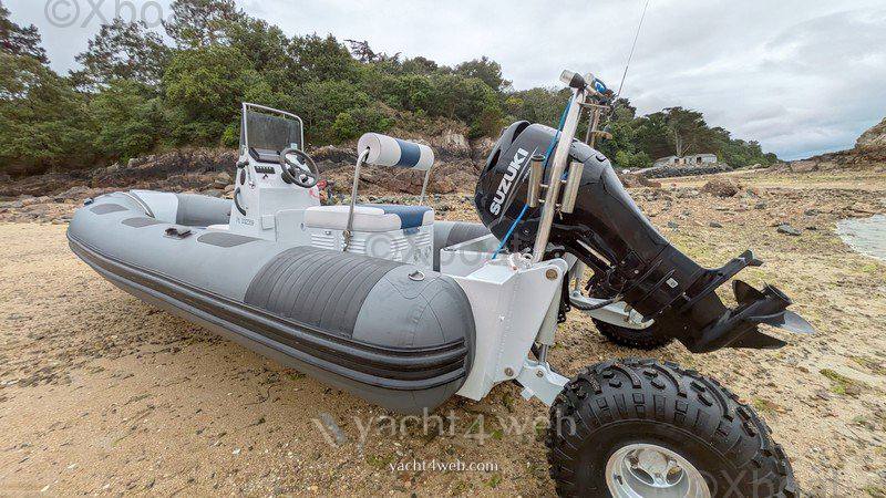 Sealegs Amphibious rib 5.6 Моторная яхта