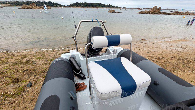 Sealegs Amphibious rib 5.6 Моторная яхта