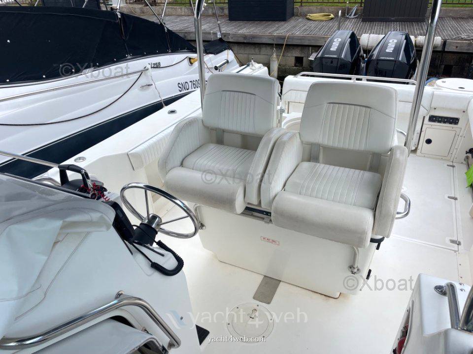 Boston whaler 28 outrage usato
