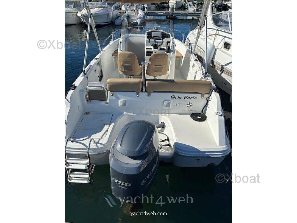Jeanneau Cap camarat 6.5 bateau à moteur