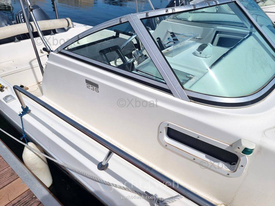 Kelt White shark 236 bateau à moteur