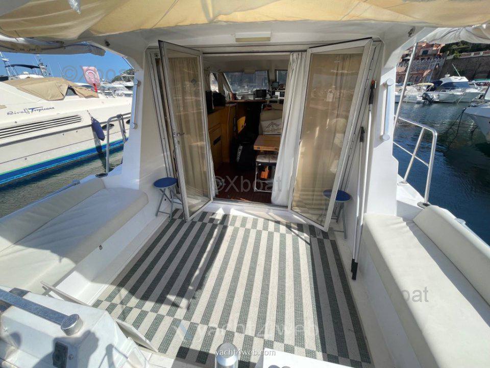 Arcoa 1075 fly Motor boat used for sale