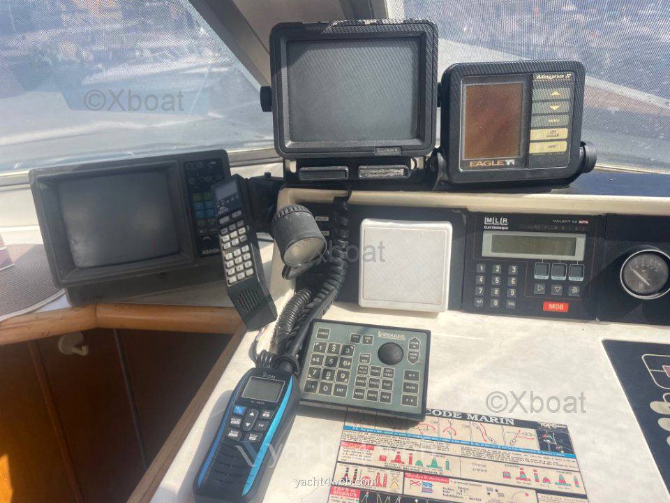 Arcoa 1075 fly Motor boat used for sale