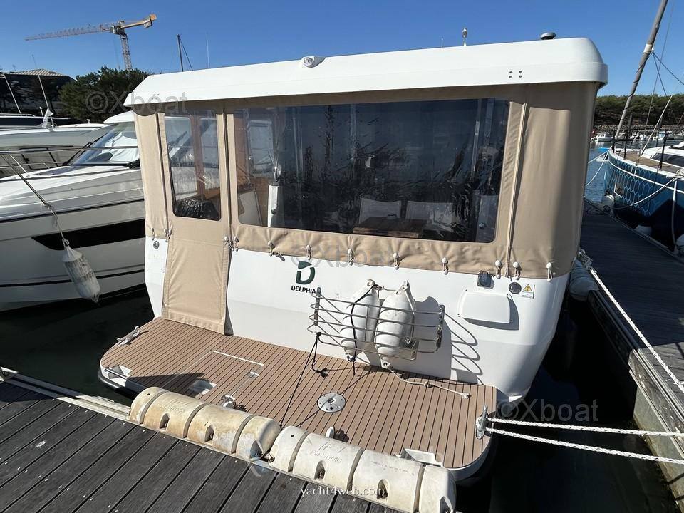 Delphia yachts Delphia 12 sedan Моторная лодка используется для продажи