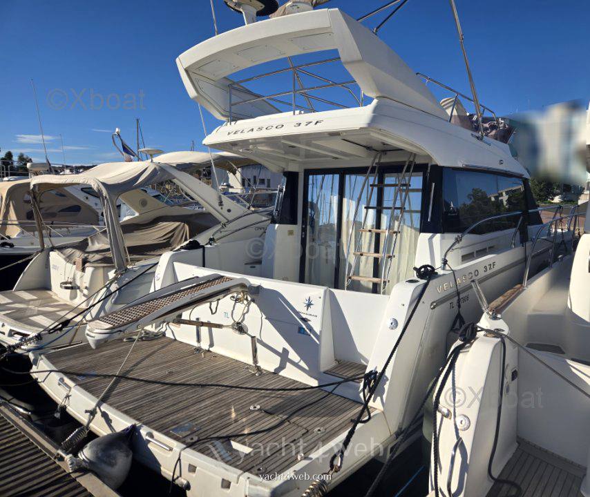 Jeanneau Velasco 37 usado