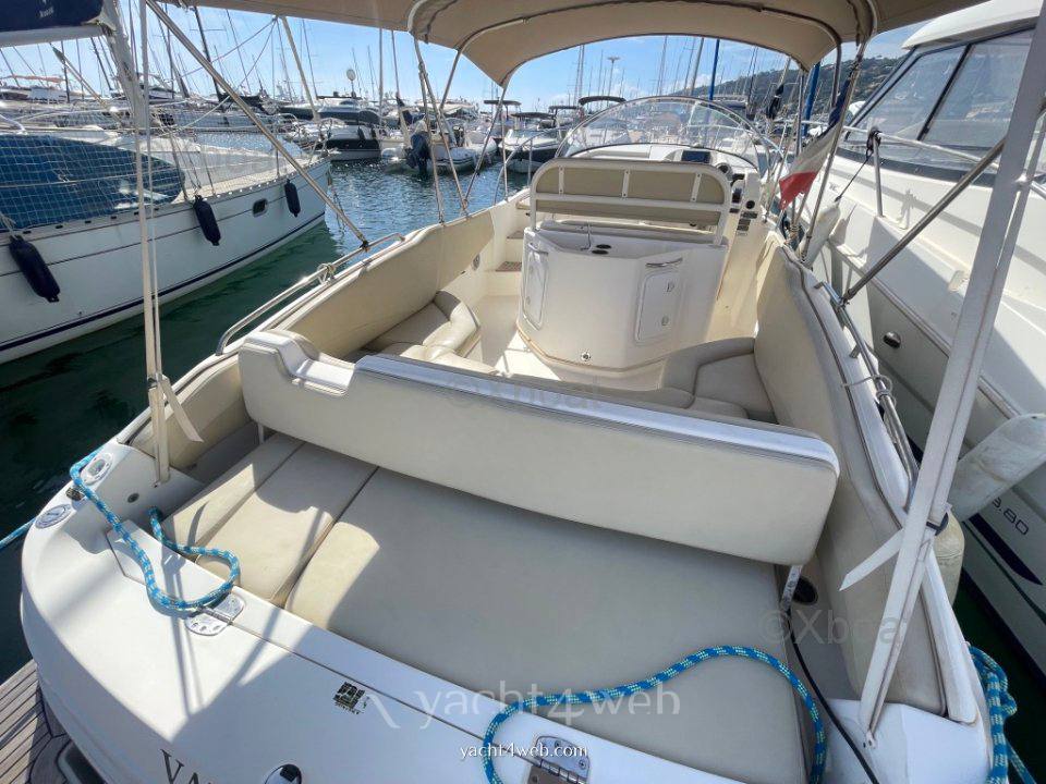 Bayliner Avanti 8 Yate a motor