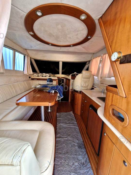 Galeon 330 fly