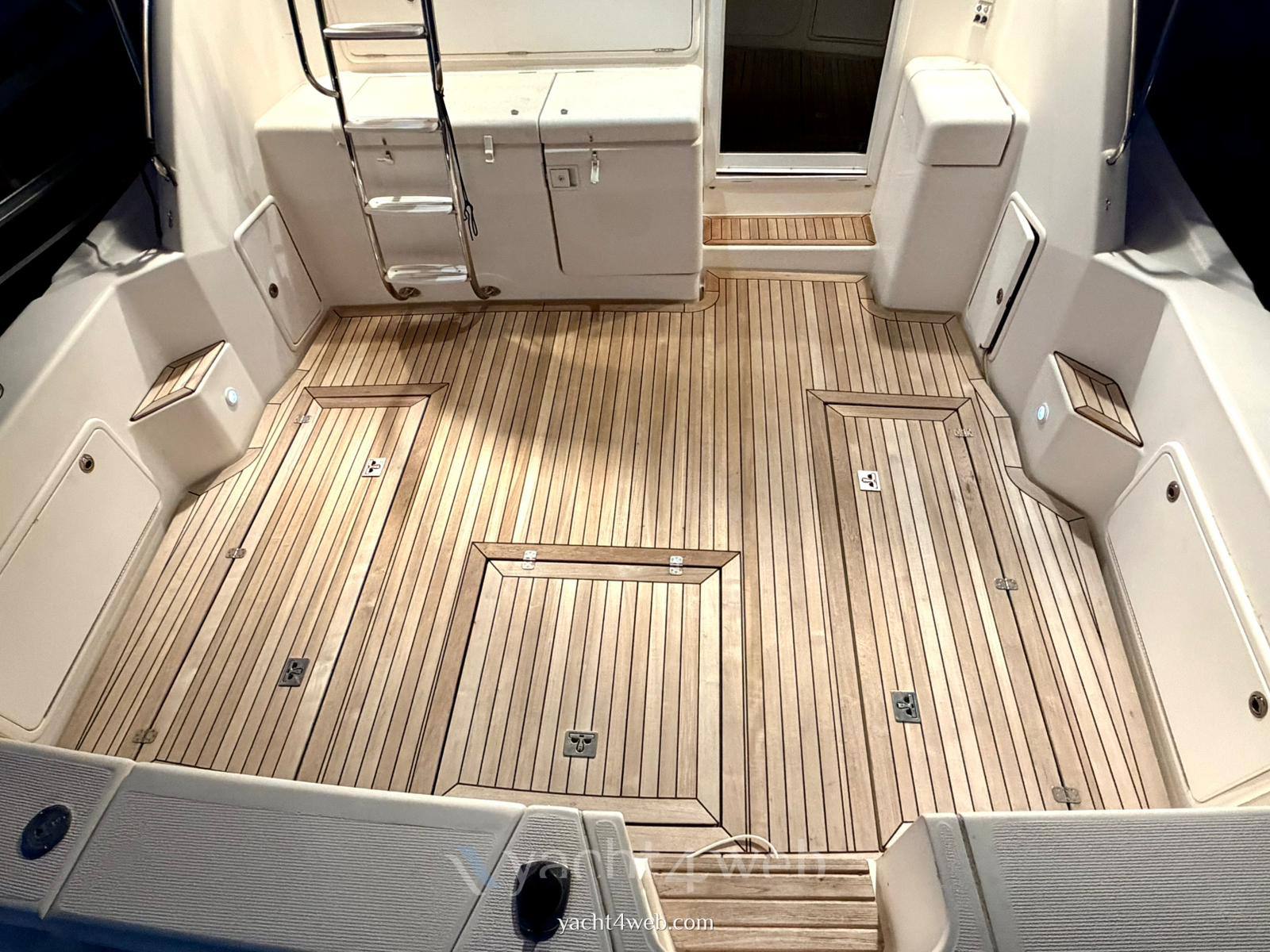 Riviera 40 fly barco a motor