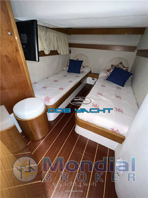 Innovazioni e progetti Mira 43 Моторная лодка используется для продажи