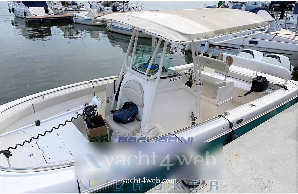 Robalo R 240 cc barca a motore