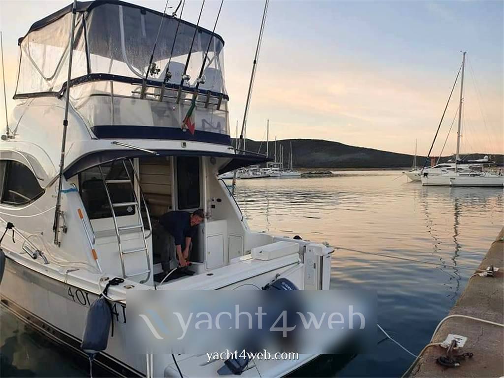 Riviera yacht 33 Motor boat used for sale