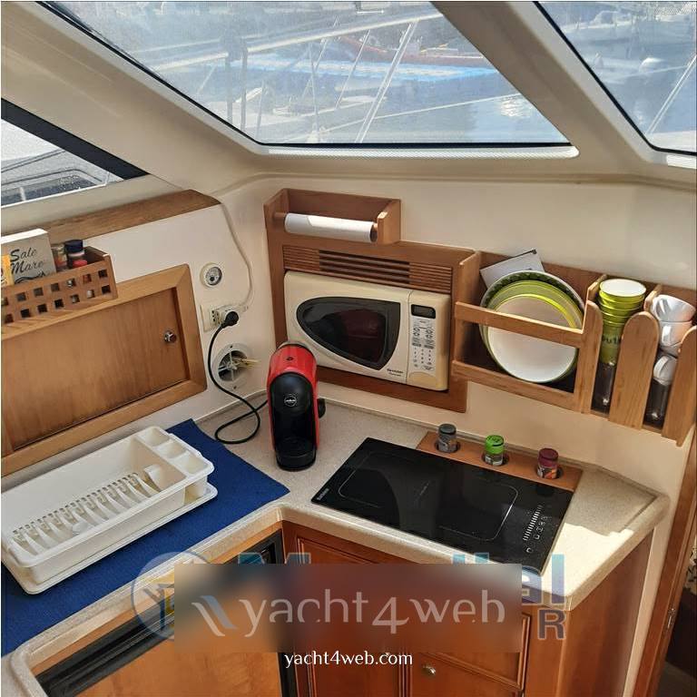 Riviera yacht 33 Cuddy Cabin