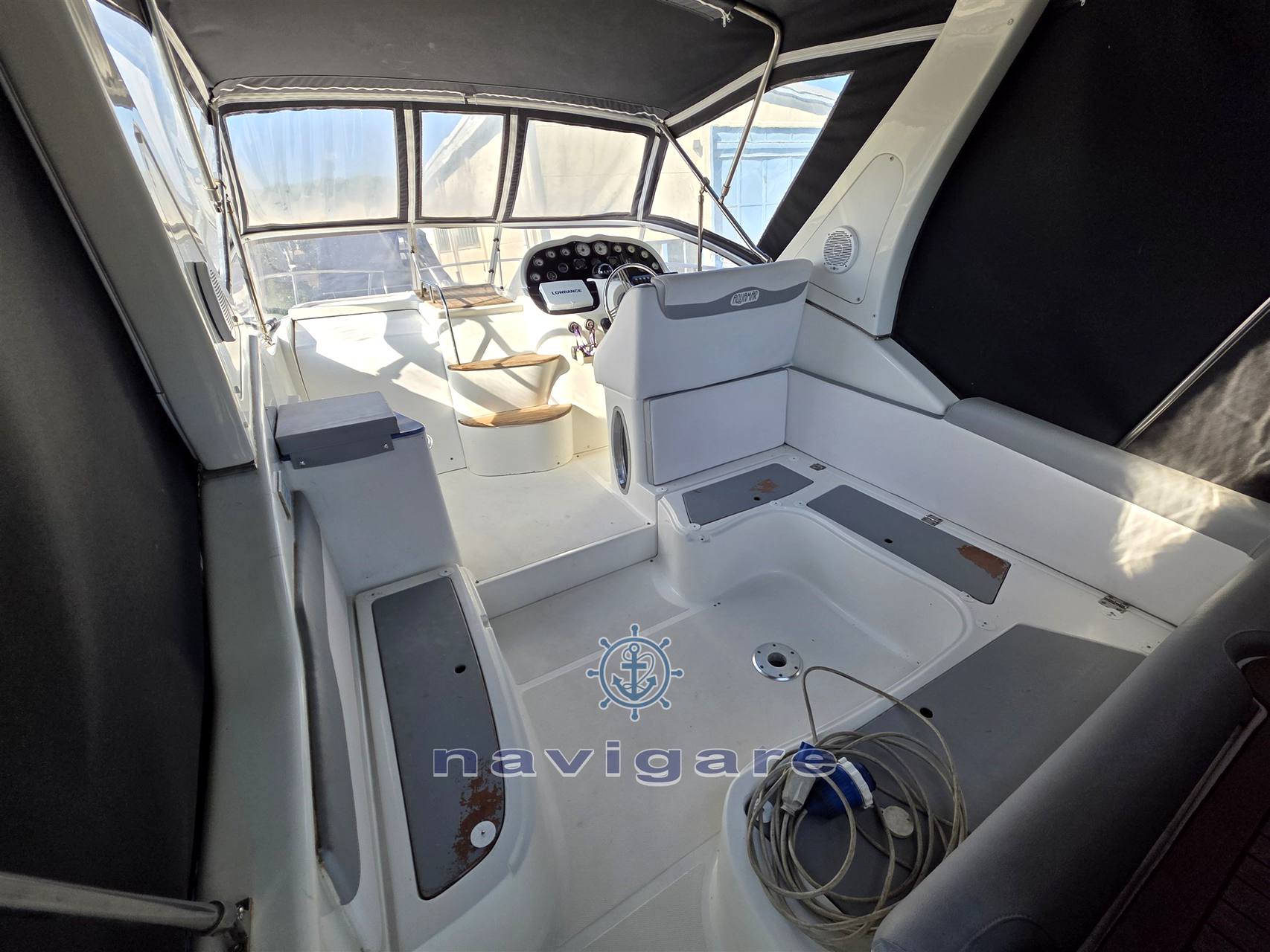 Aquamar 28.5 Экспресс Круизер используется