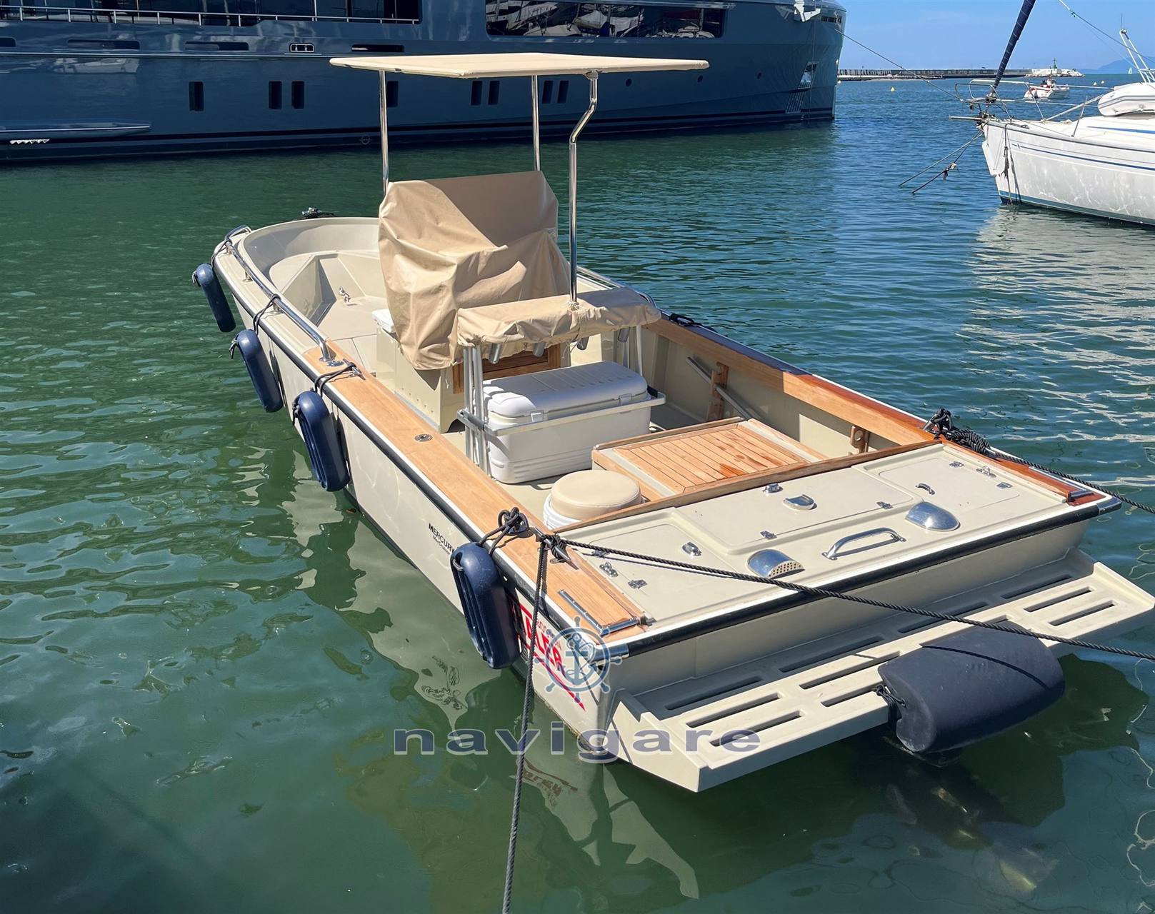 Boston whaler 23 outrage Day cruiser usato