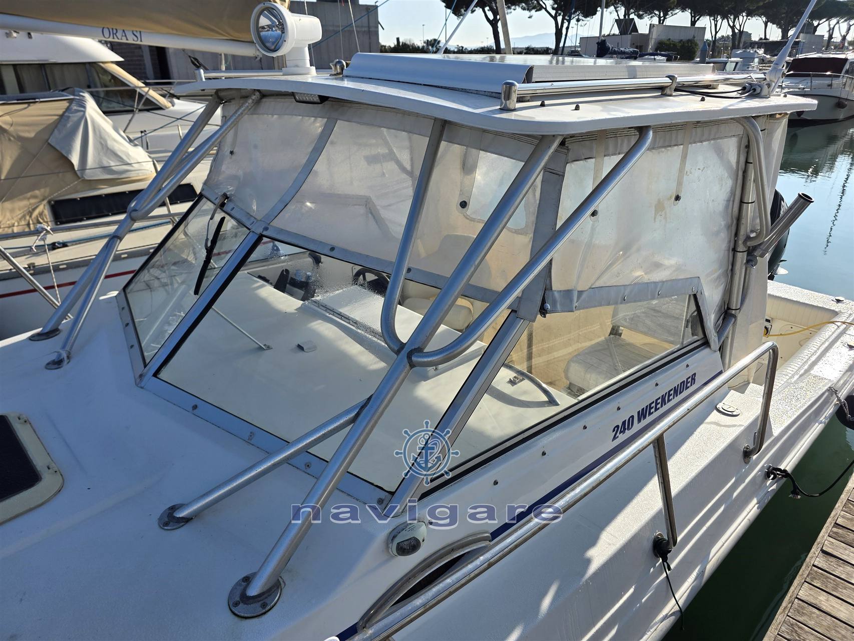 Baha ( wellcraft) 240 weekender قارب بمحرك مستعملة للبيع