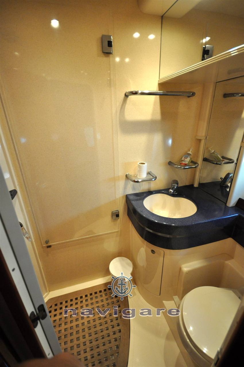 Azimut Az 52 يستخدم