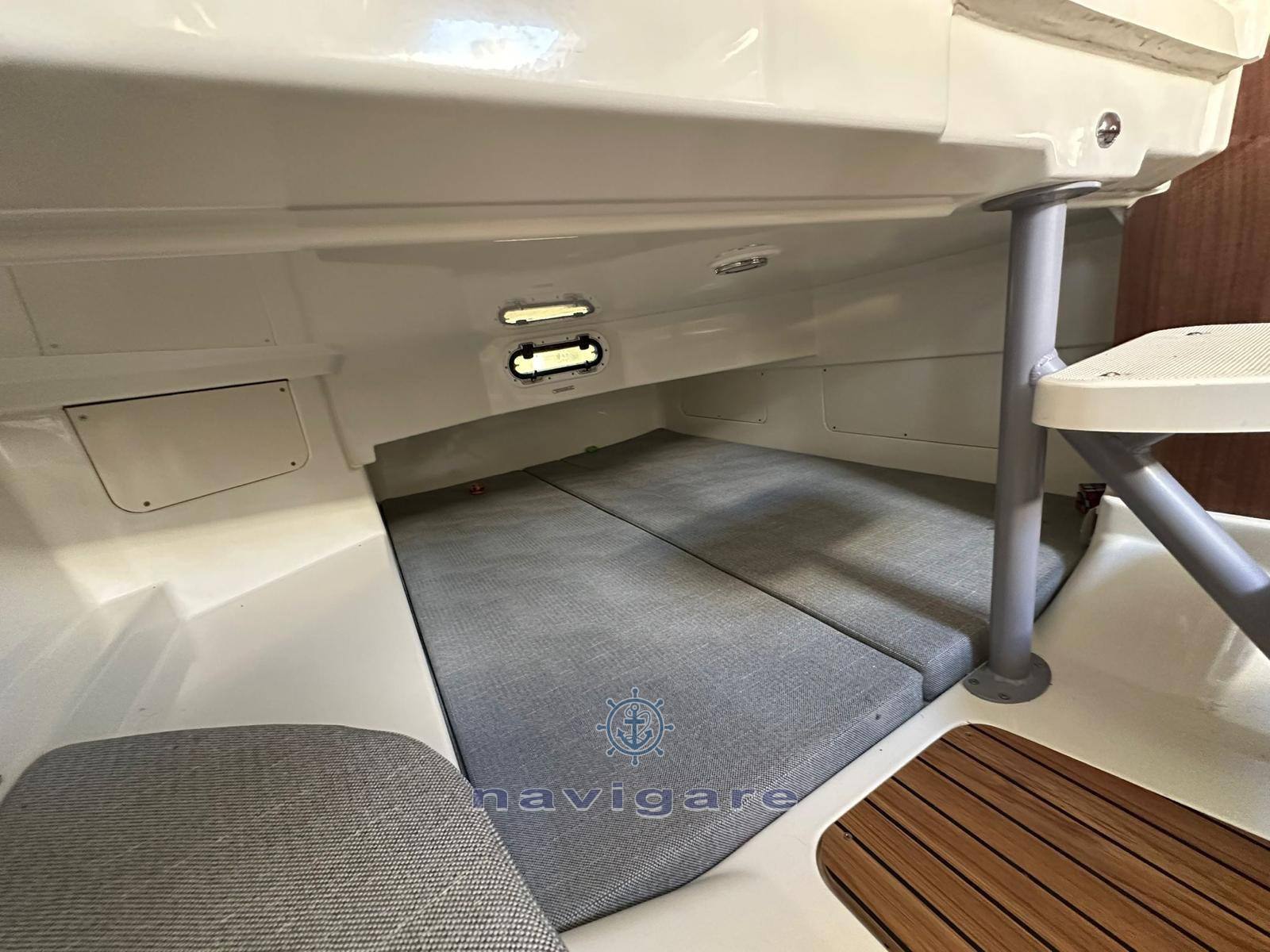Quicksilver Activ 805 cruiser motor boat