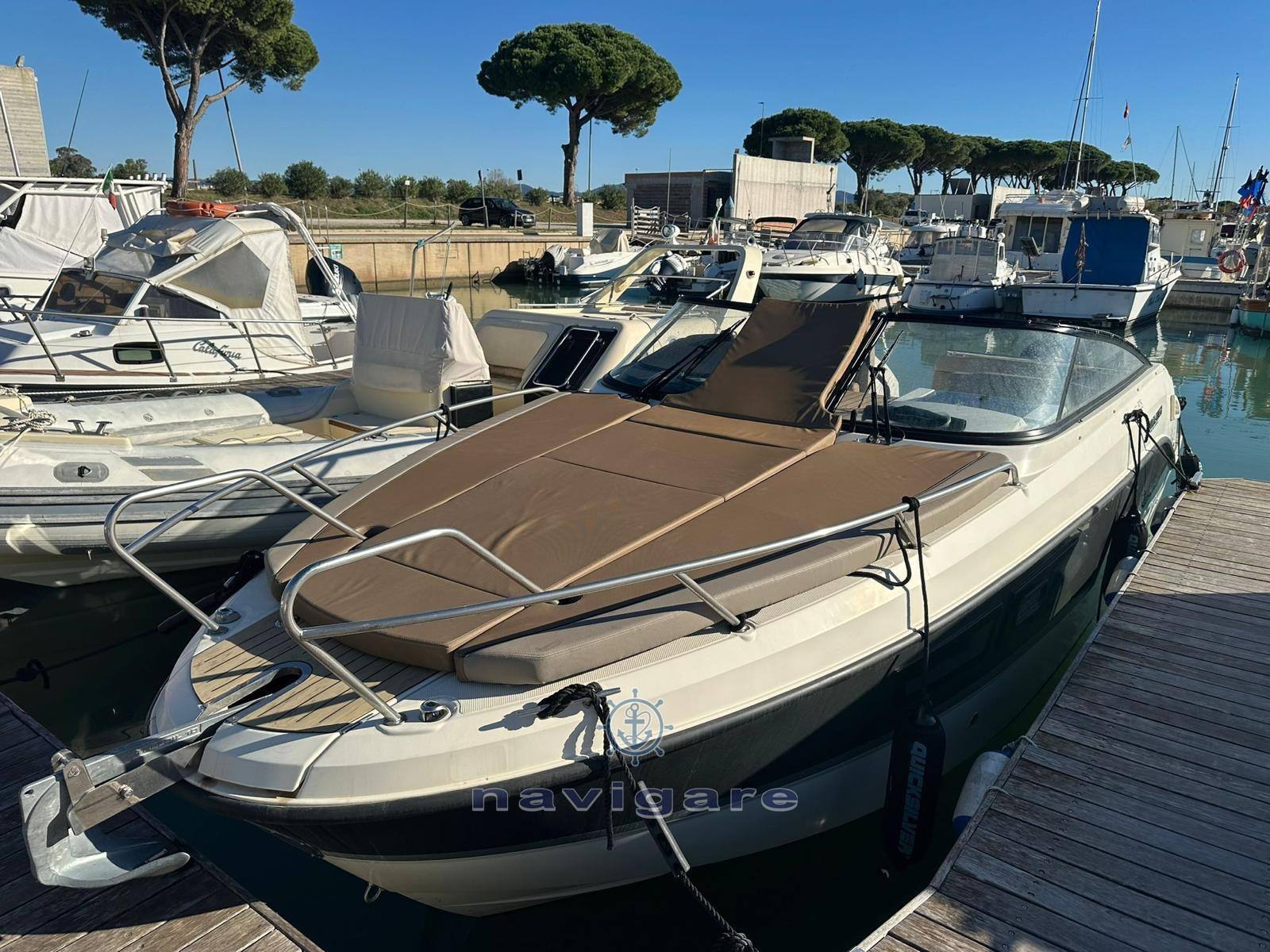 Quicksilver Activ 805 cruiser Motor boat used for sale