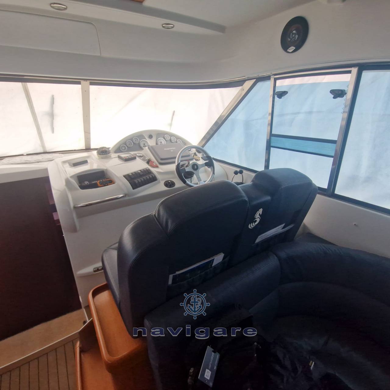 Beneteau Antares 12 fly sport يستخدم