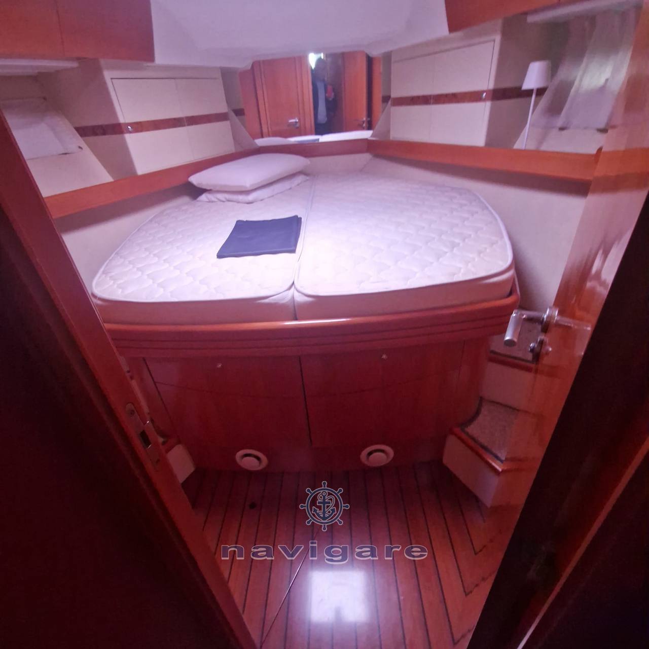 Beneteau Antares 12 fly sport قارب بمحرك