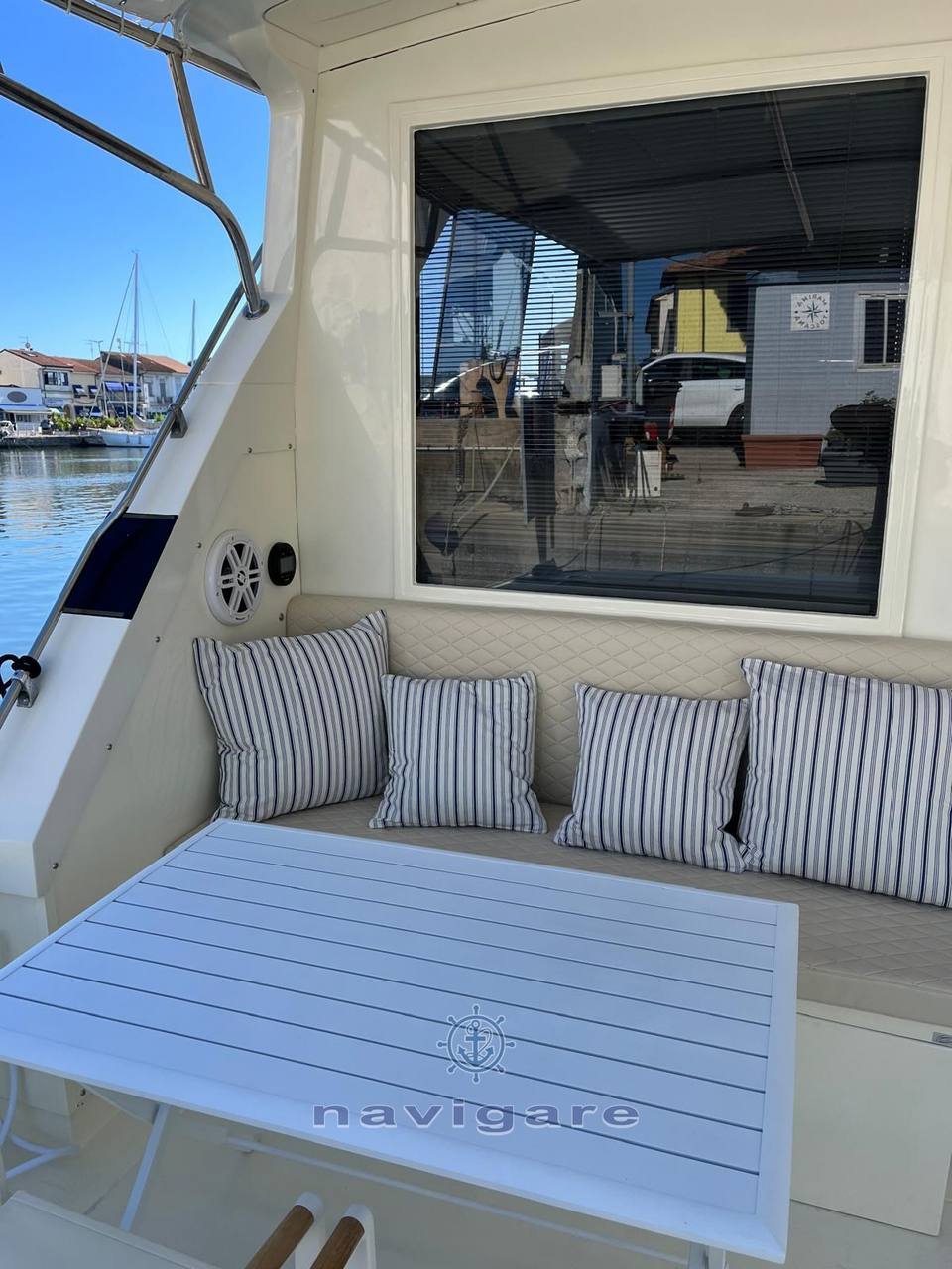 Bertram yacht 46.6 convertible يستخدم