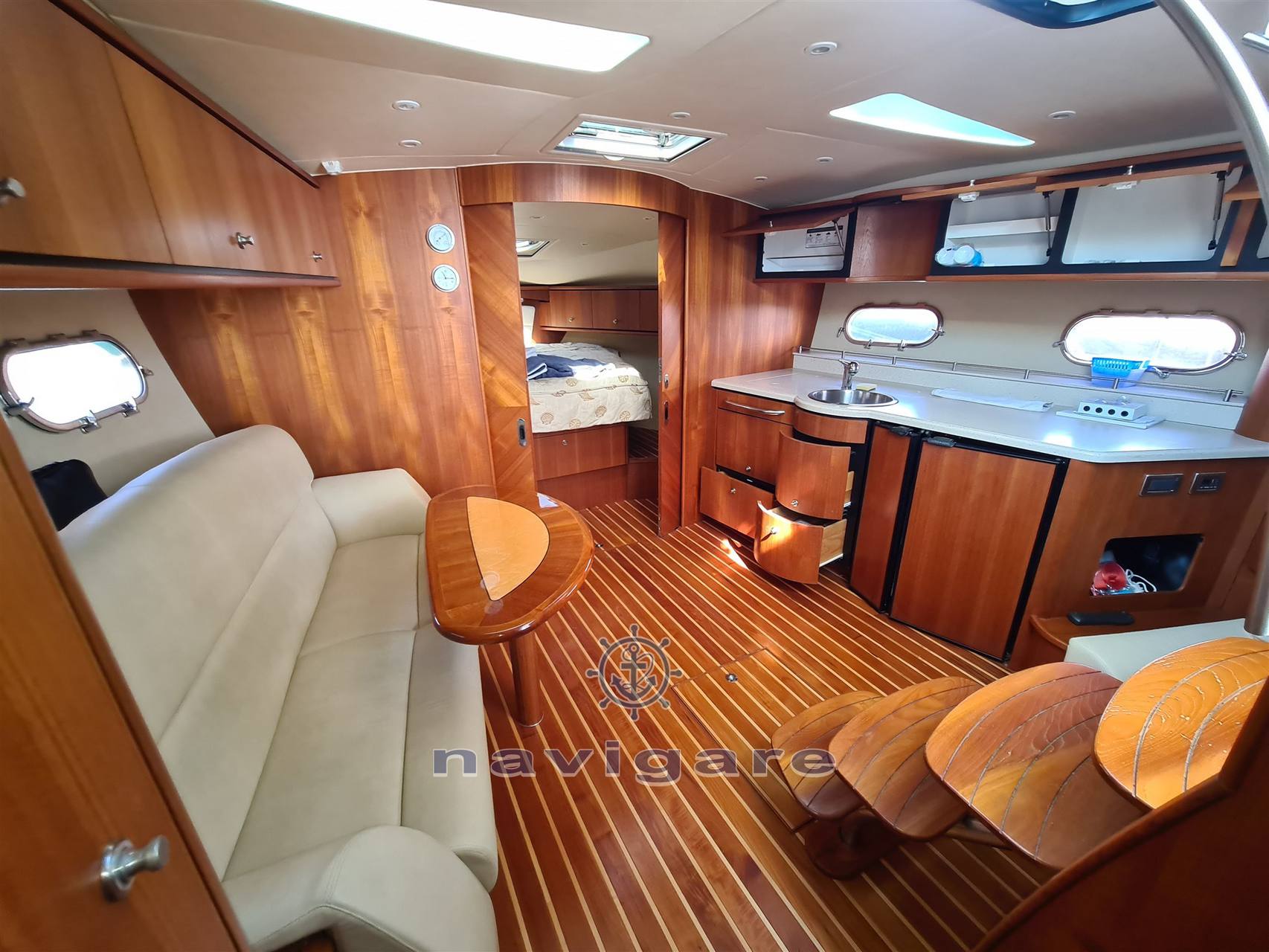 Tiara yachts 3900 sovran قارب بمحرك مستعملة للبيع