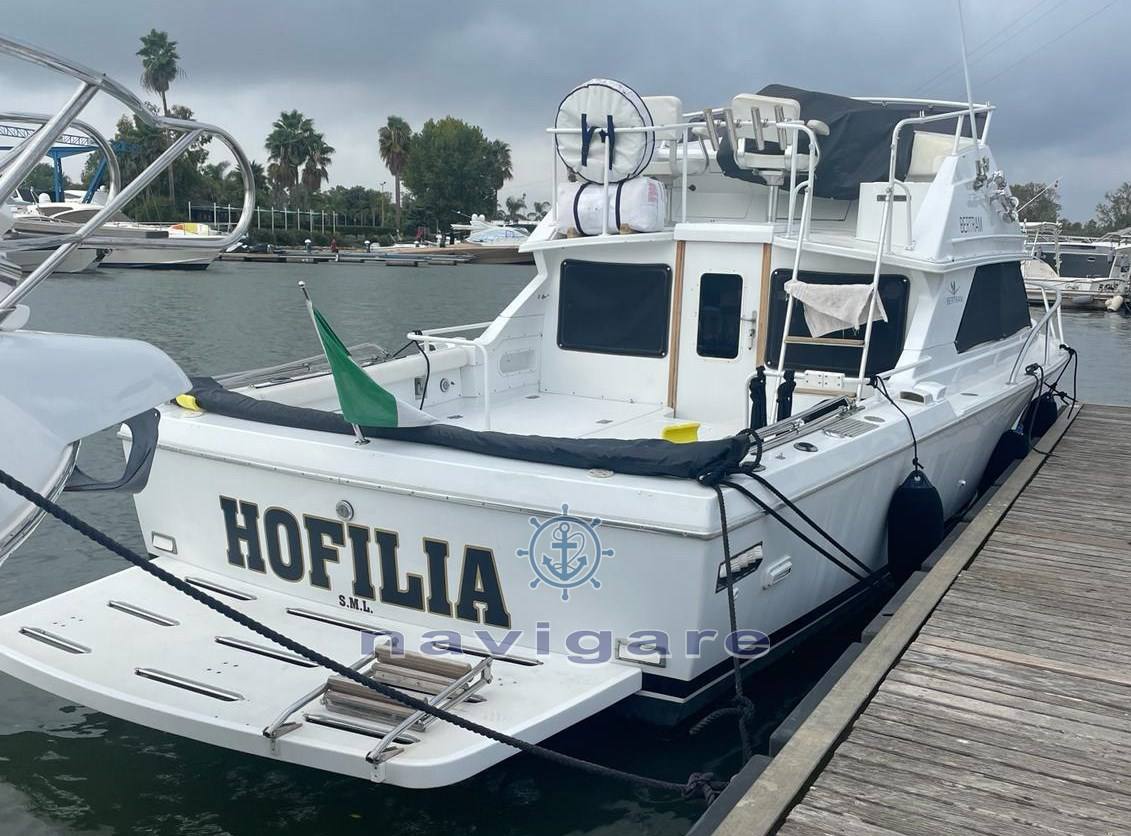 Bertram yacht 28' sf قارب بمحرك مستعملة للبيع