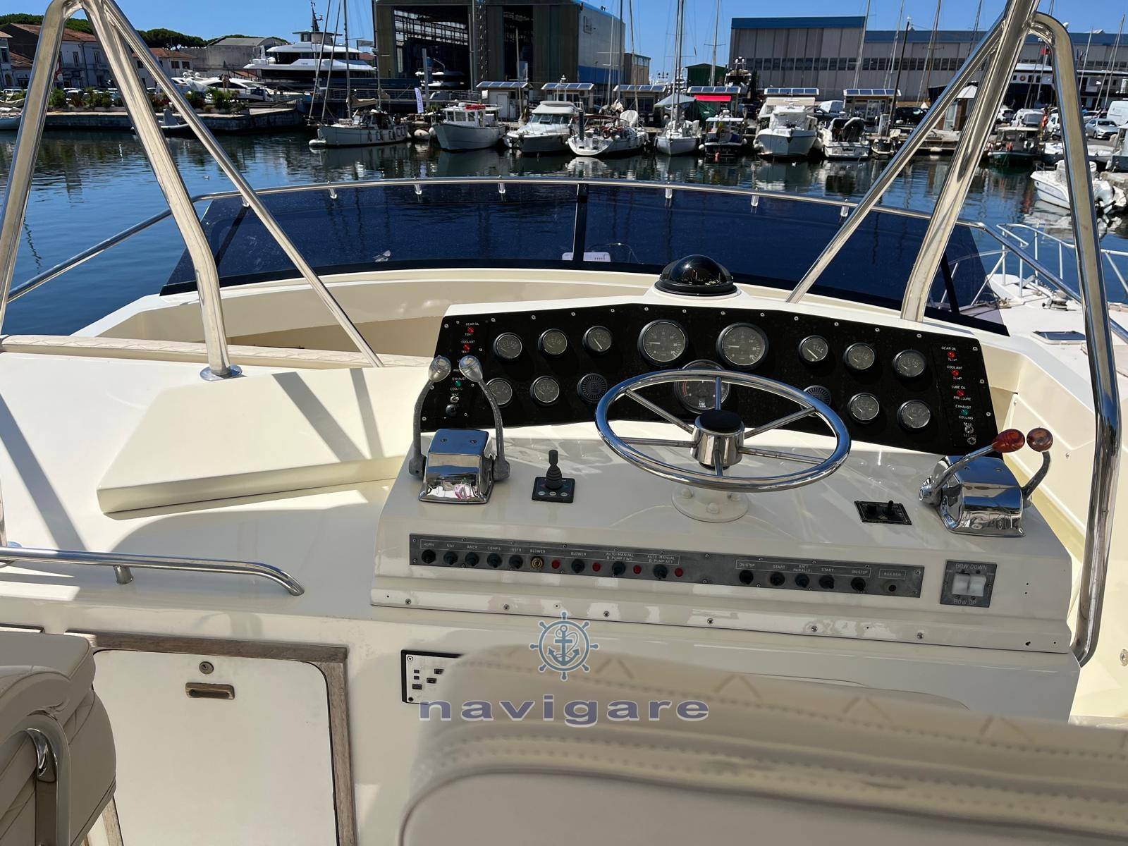 Bertram yacht 46.6 convertible barca a motore