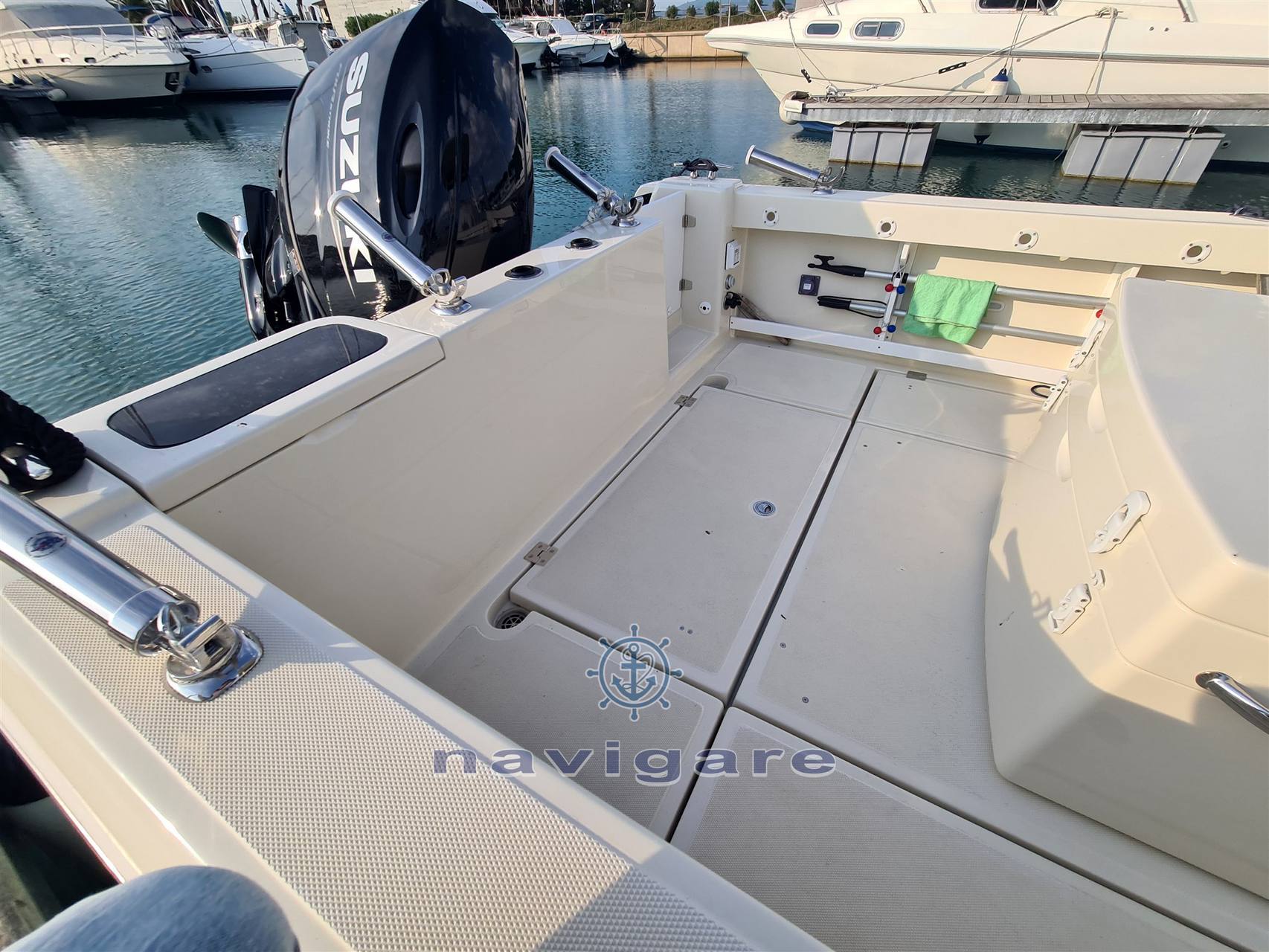 Tuccoli marine T210 vm motor boat