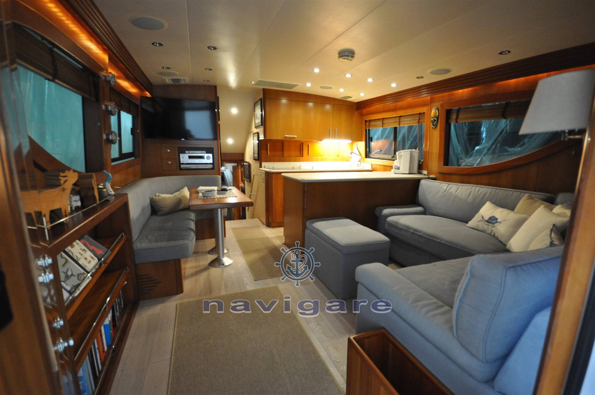 Hatteras 50 convertible Моторная лодка используется для продажи