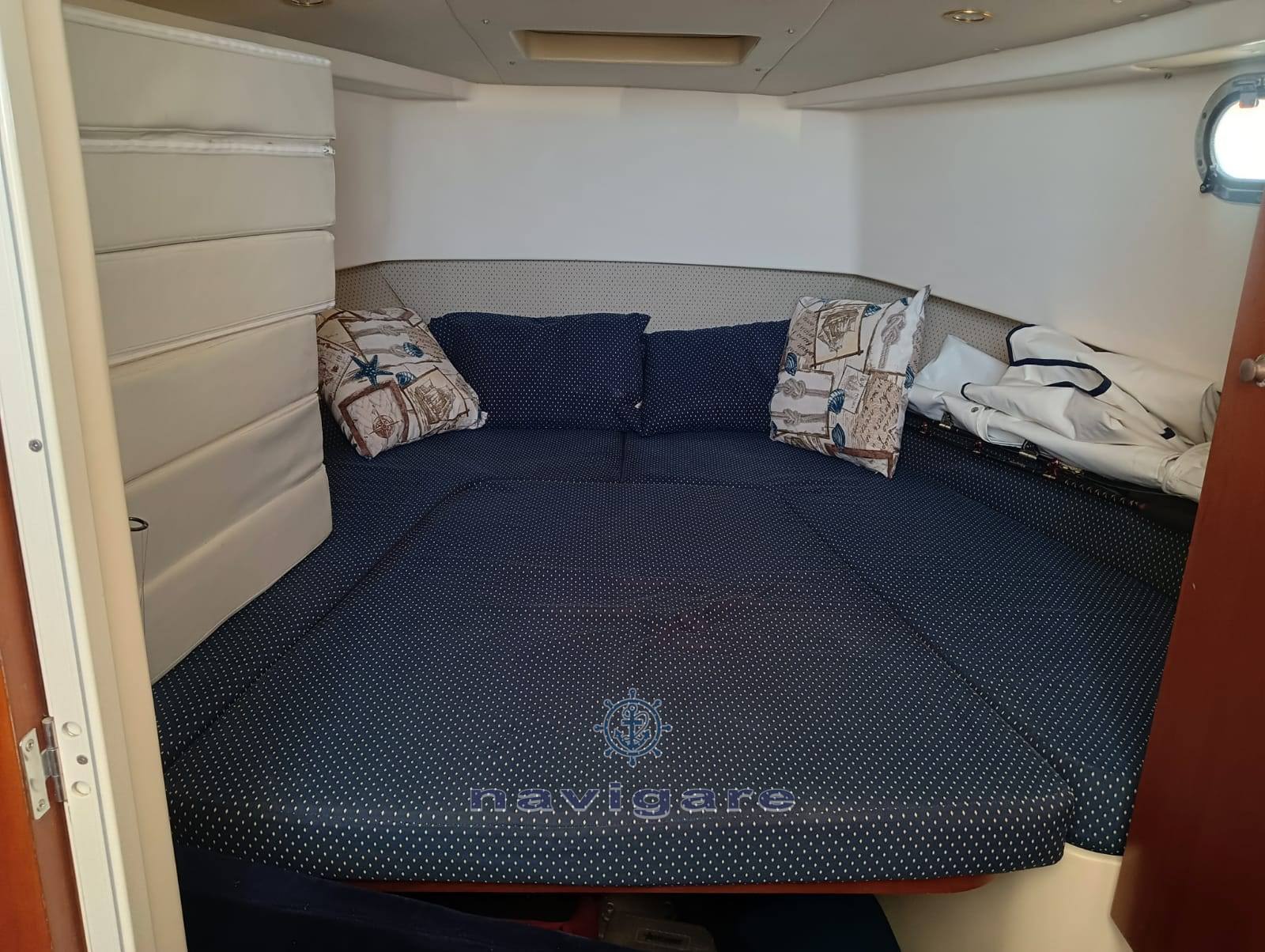 Cayman yachts 30 wa