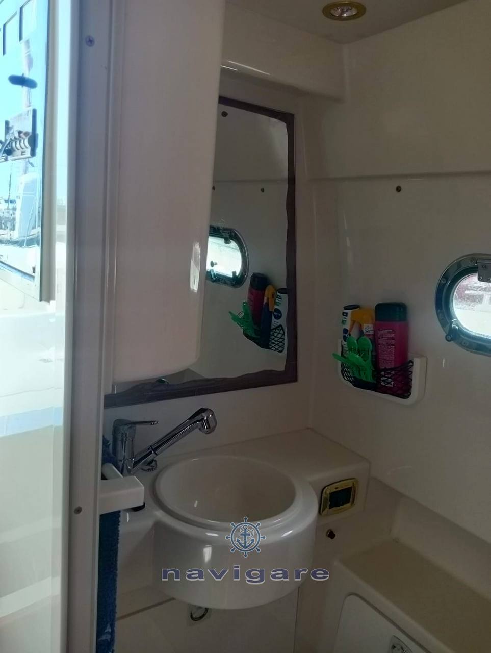 Cayman yachts 30 wa