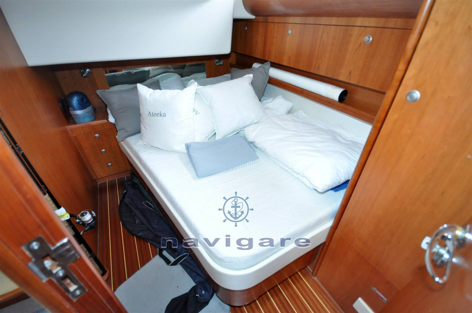 Cayman yachts 43 w.a.