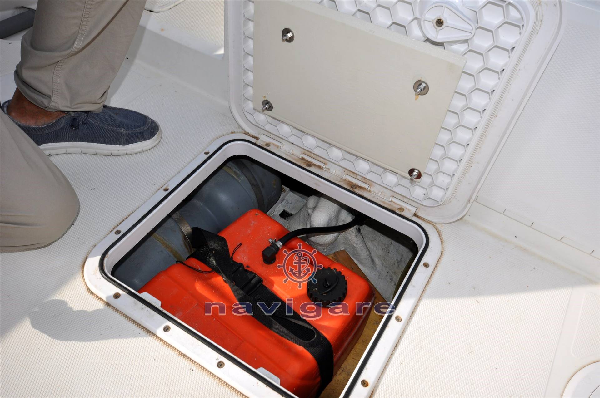 Royal yacht group Harpoon 255 walkaround