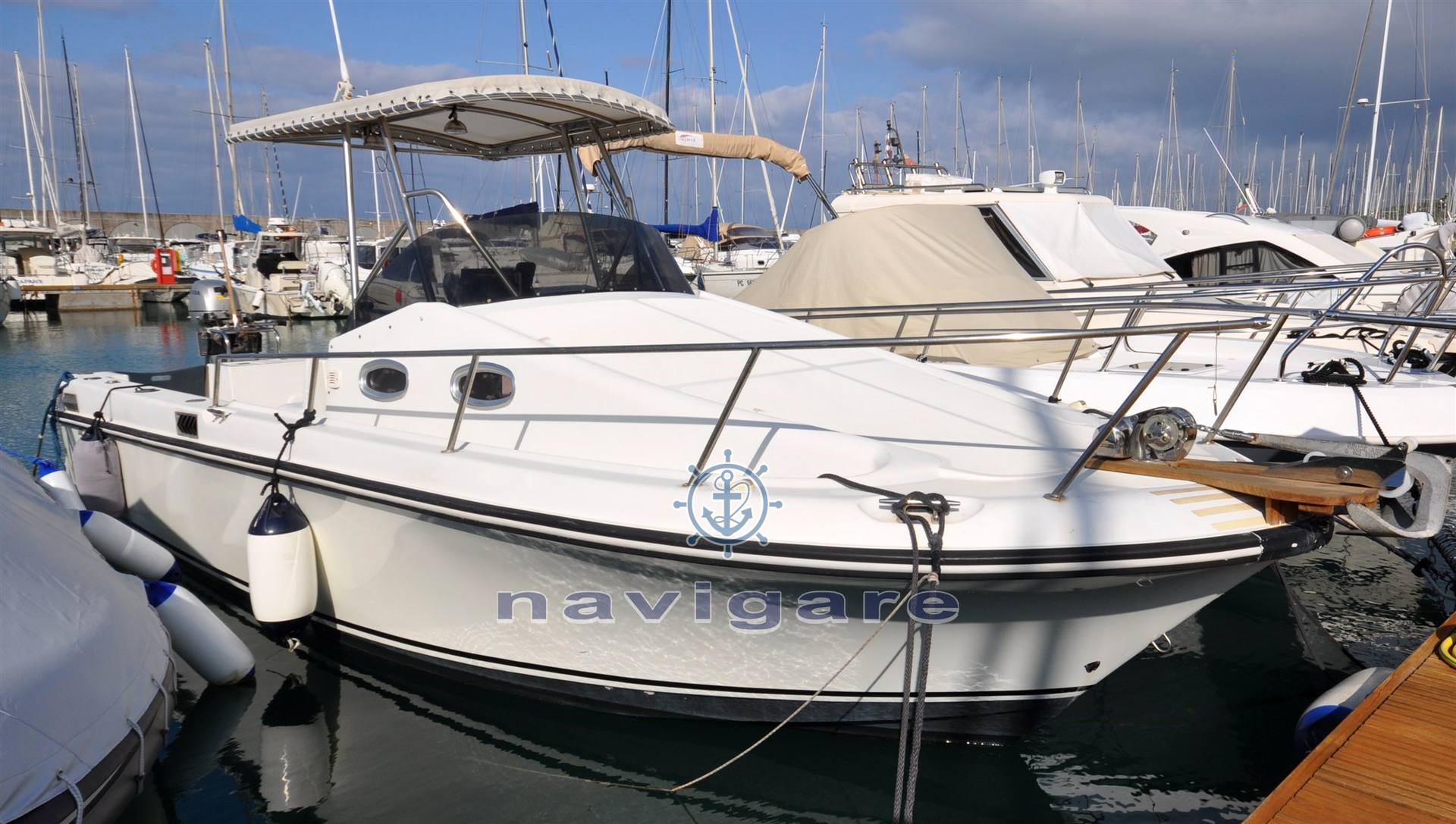 Royal yacht group Harpoon 255 walkaround