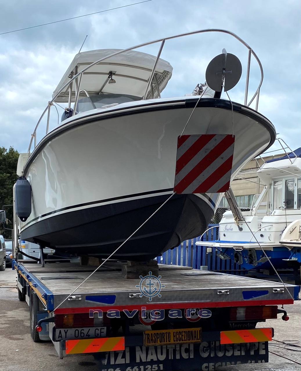 Royal yacht group Harpoon 255 walkaround