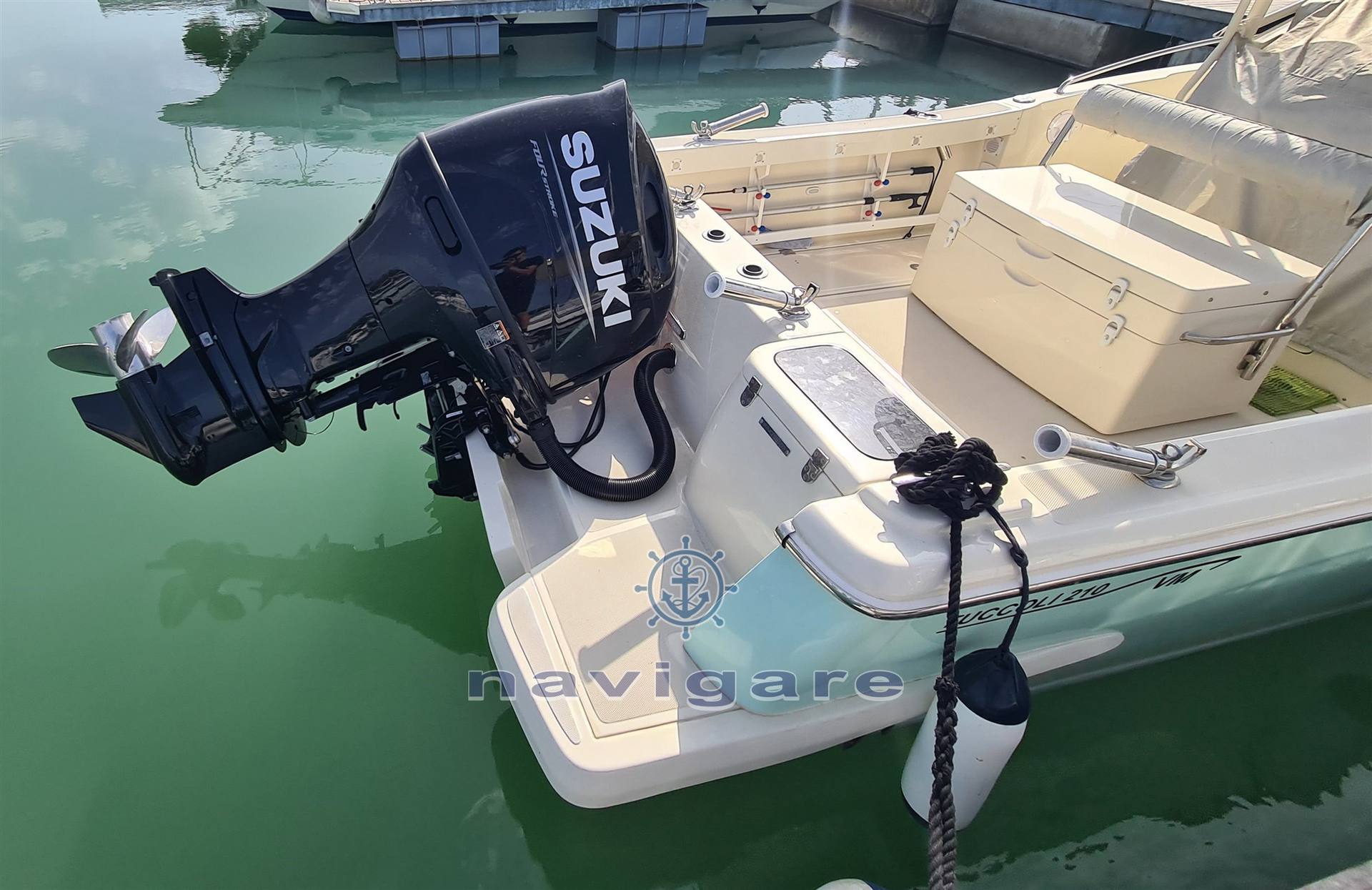 Tuccoli marine T210 vm barco de motor