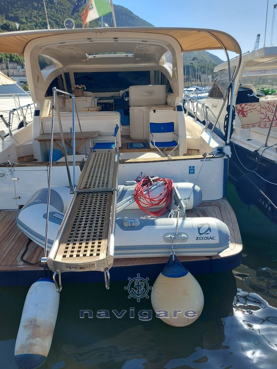 Cayman 38 wa Motor boat used for sale