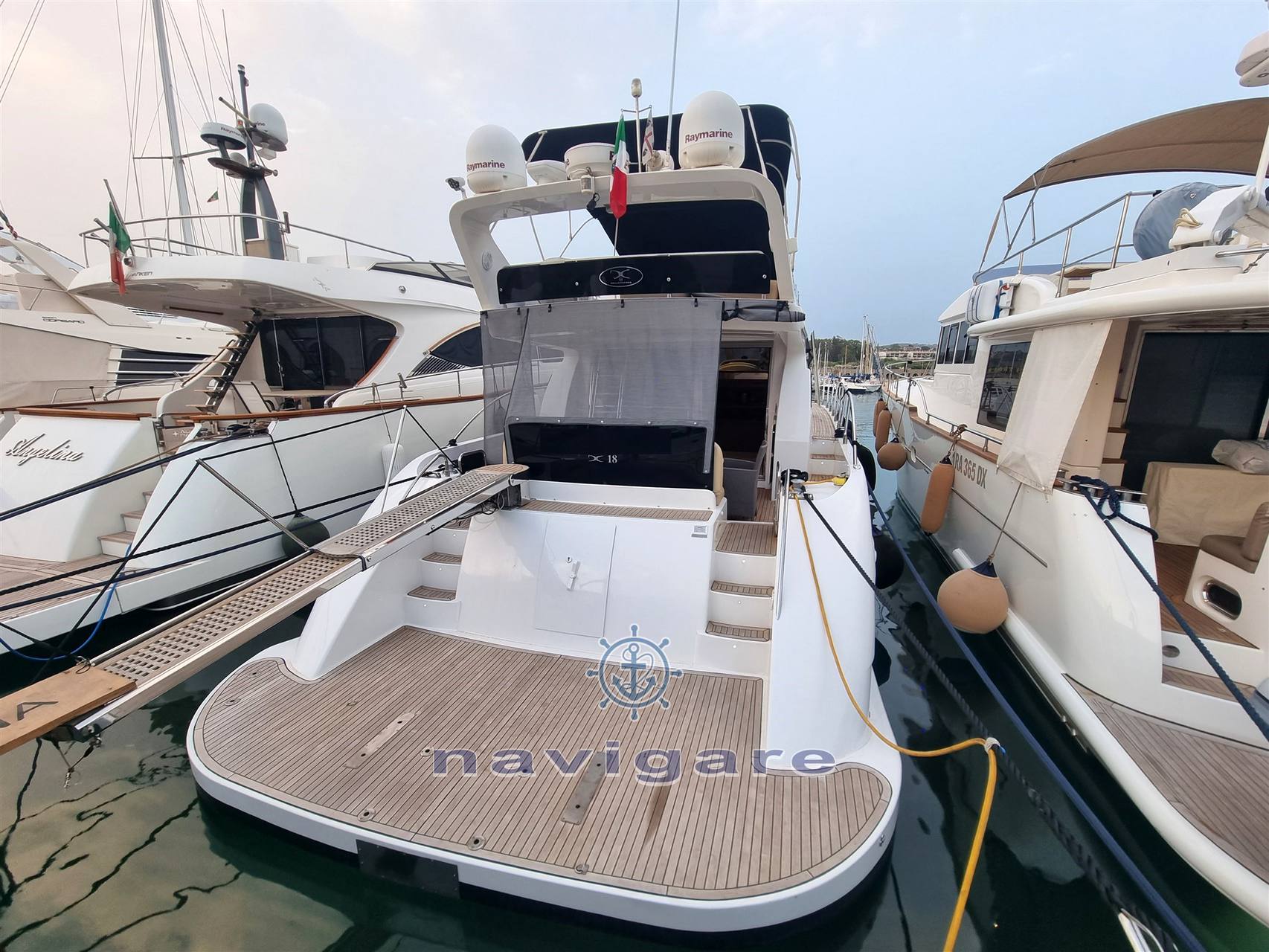 Dellapasqua Dc 18 fly Motor boat used for sale