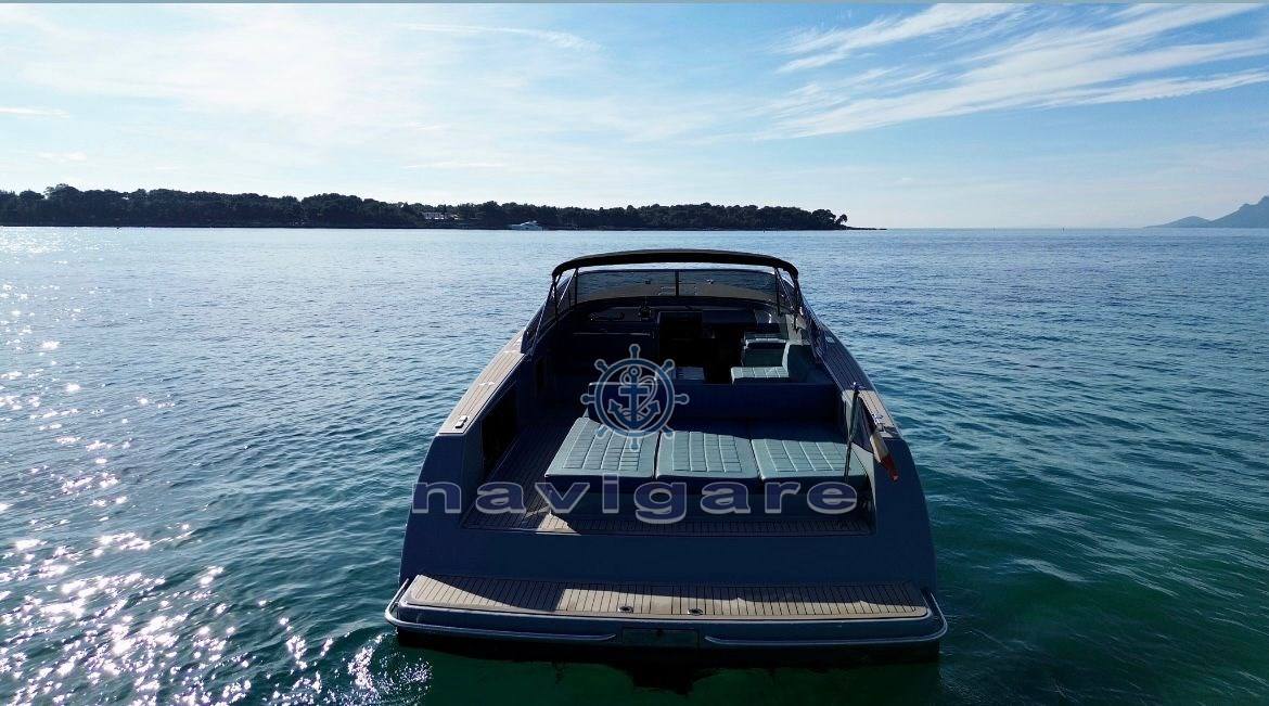 Vandutch 40 motor boat